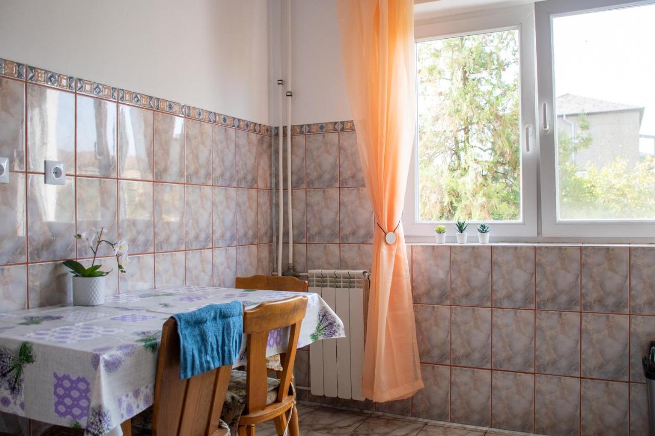 Family-Friendly Apartment Орадеа Екстериор снимка