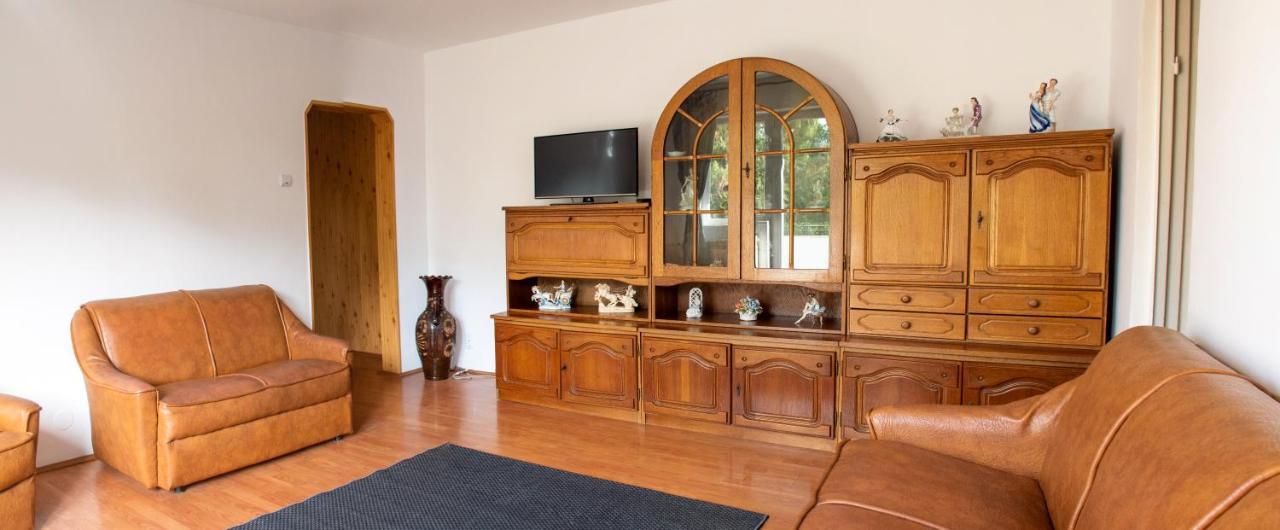 Family-Friendly Apartment Орадеа Екстериор снимка